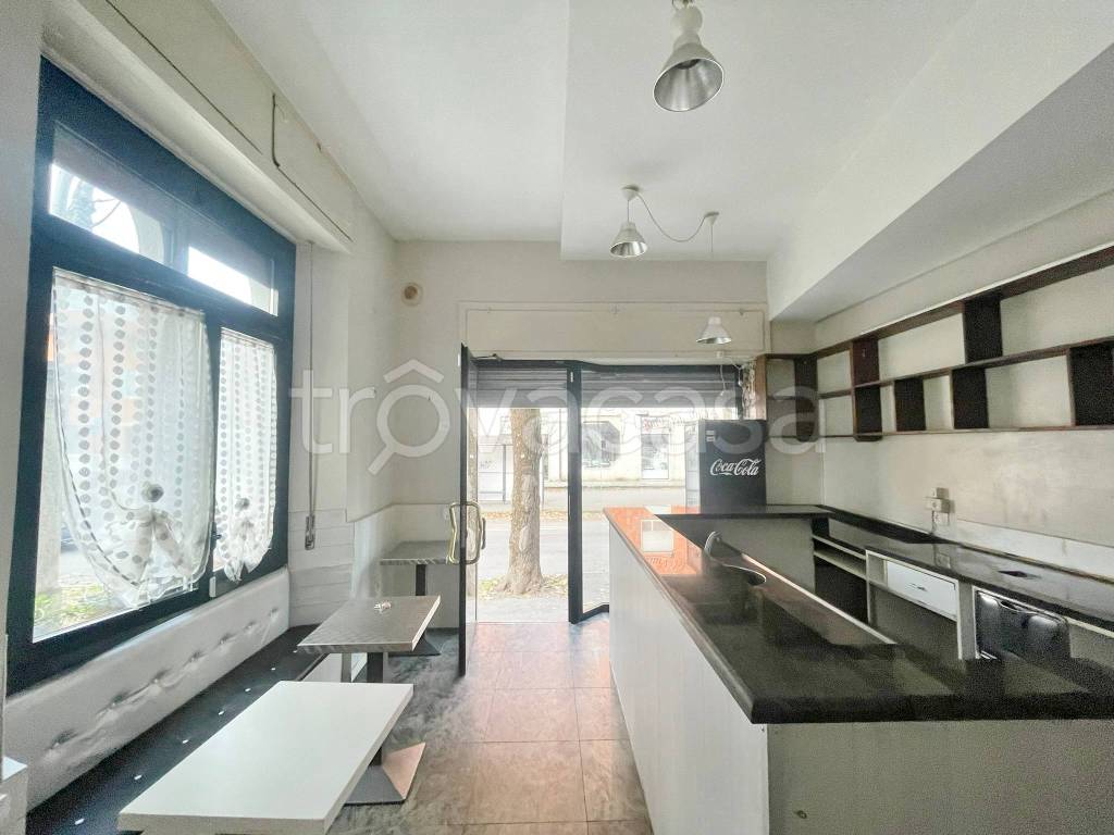 negozio in affitto a Merate