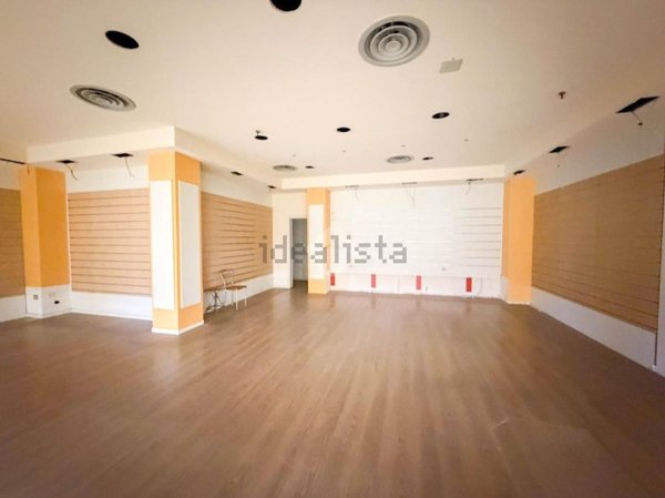 negozio in affitto a Merate in zona Brugarolo