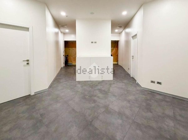 negozio in affitto a Merate in zona Brugarolo