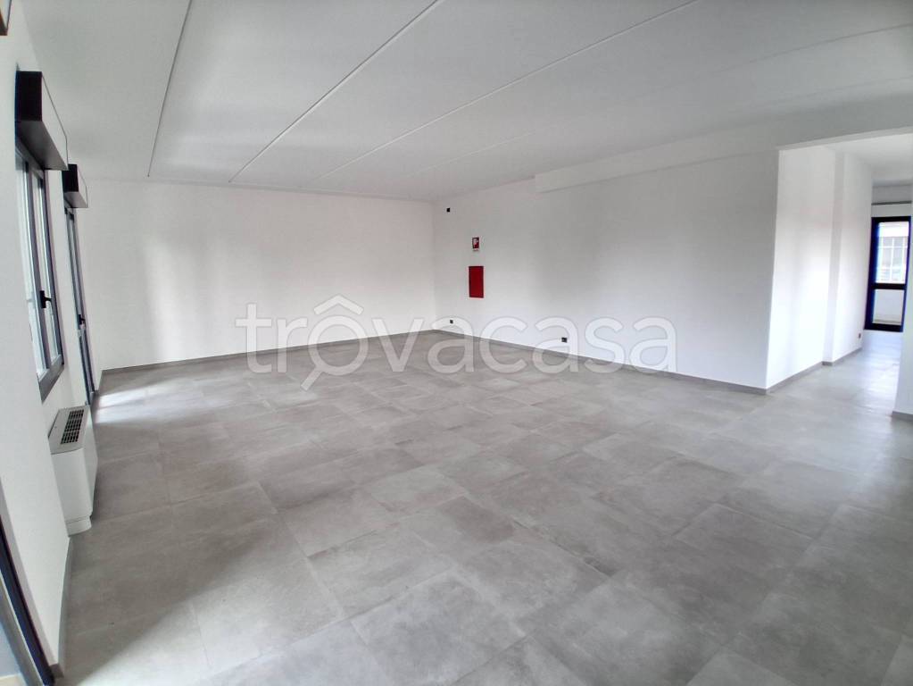 appartamento in affitto a Merate in zona Brugarolo