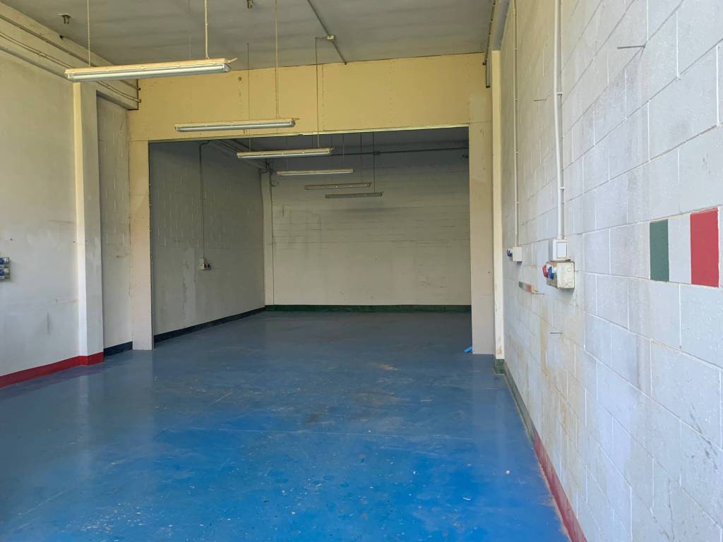 locale commerciale in affitto a Merate in zona Sartirana