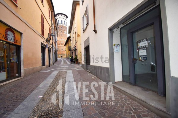 locale commerciale in affitto a Merate