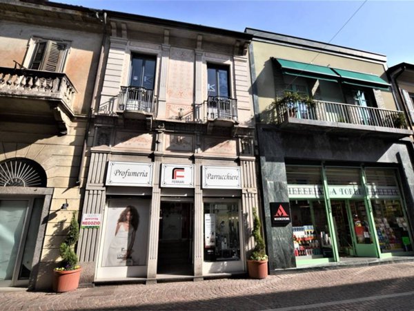 negozio in affitto a Merate in zona Sartirana