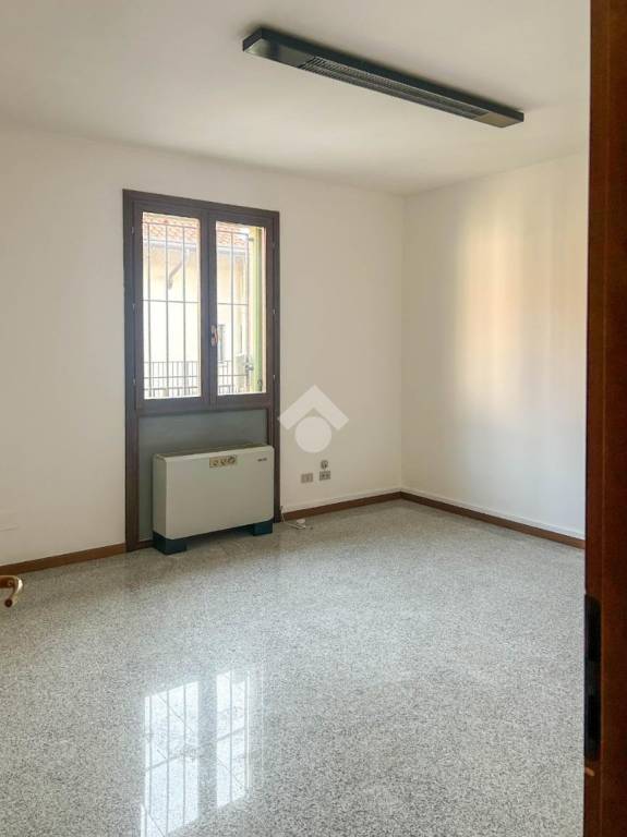 ufficio in affitto a Merate in zona Sartirana