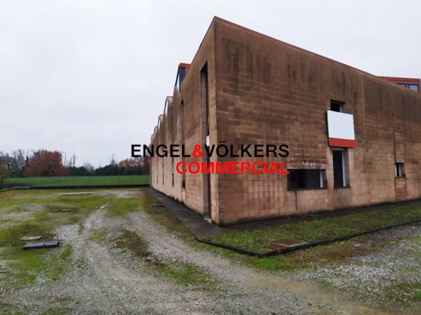 locale commerciale in affitto a Missaglia