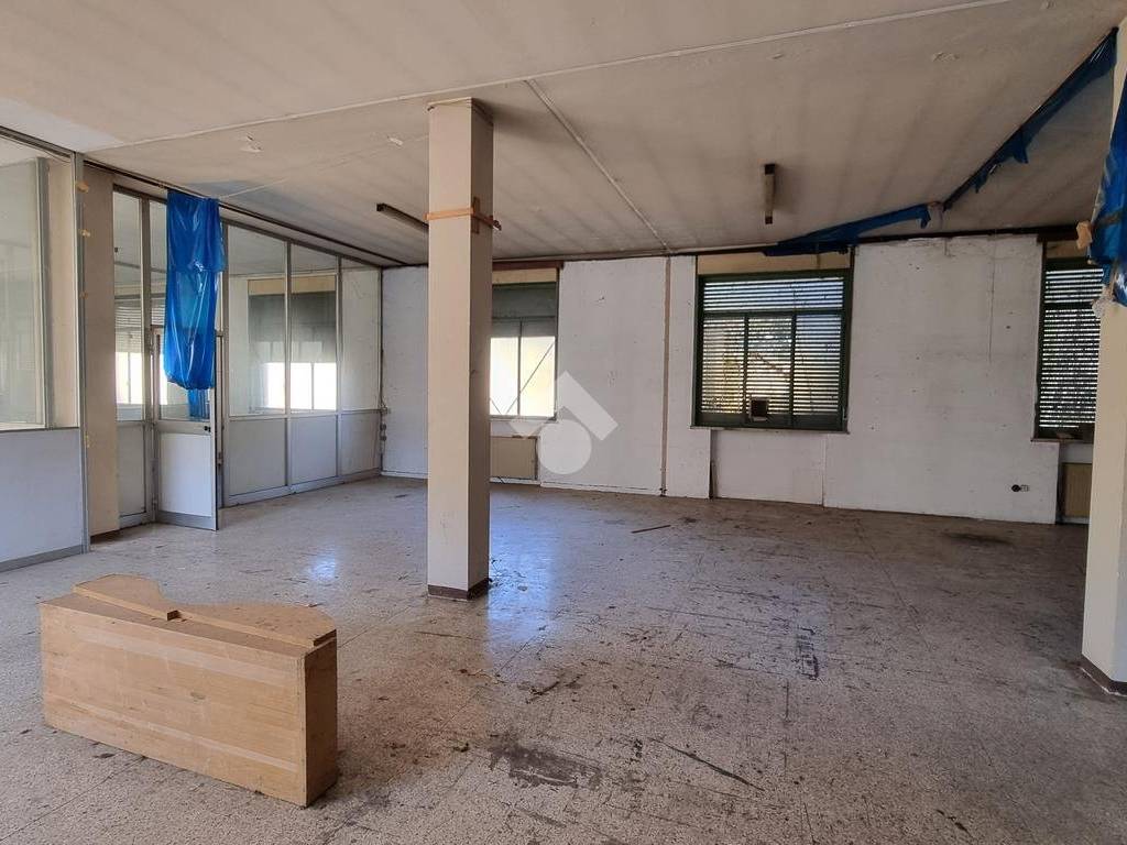 locale commerciale in affitto a Monticello Brianza