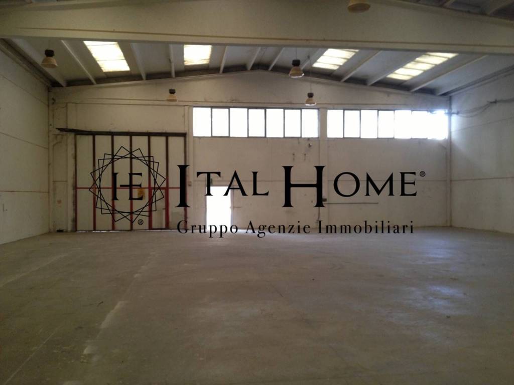 locale commerciale in affitto a Nibionno