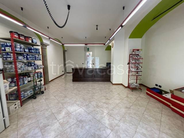 negozio in affitto ad Oggiono