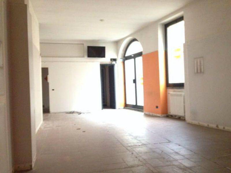 negozio in affitto ad Oggiono