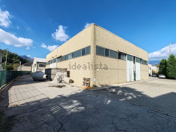 capannone in affitto ad Oggiono