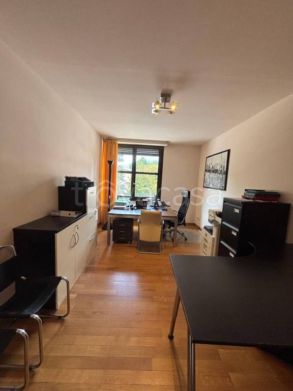 ufficio in affitto ad Oggiono