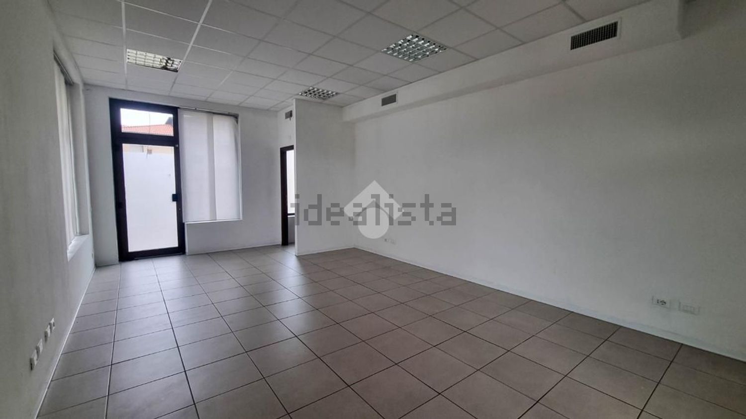 negozio in affitto ad Olgiate Molgora