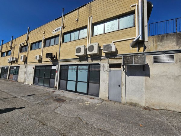 locale commerciale in affitto ad Olgiate Molgora