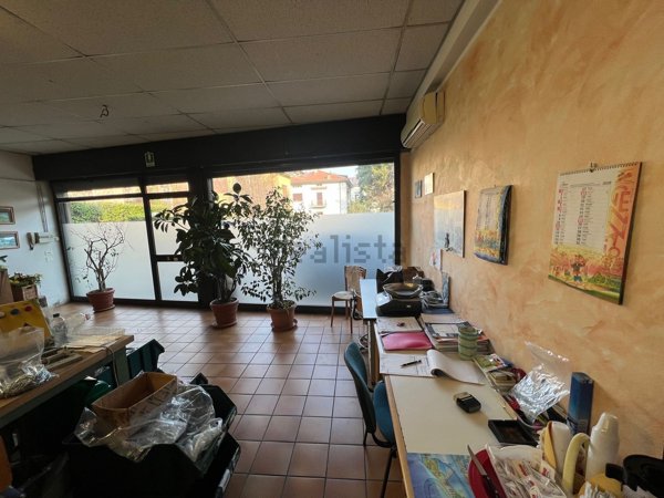 locale di sgombero in affitto ad Olgiate Molgora in zona Canova