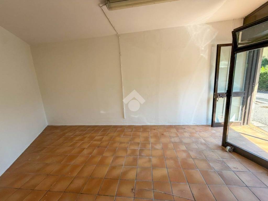 locale di sgombero in affitto ad Olgiate Molgora in zona Canova