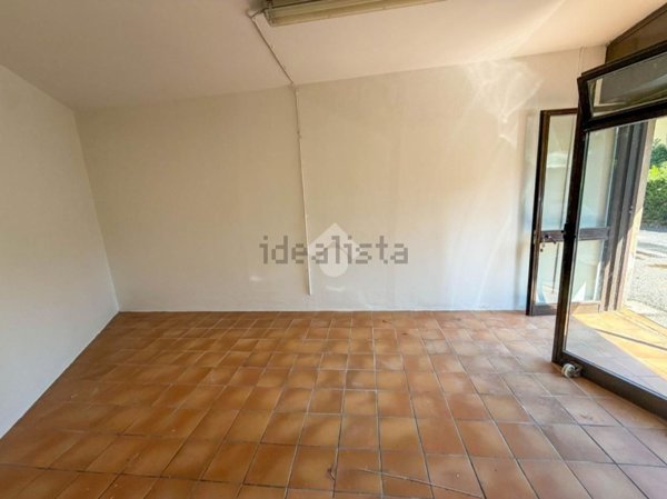 locale di sgombero in affitto ad Olgiate Molgora in zona Canova