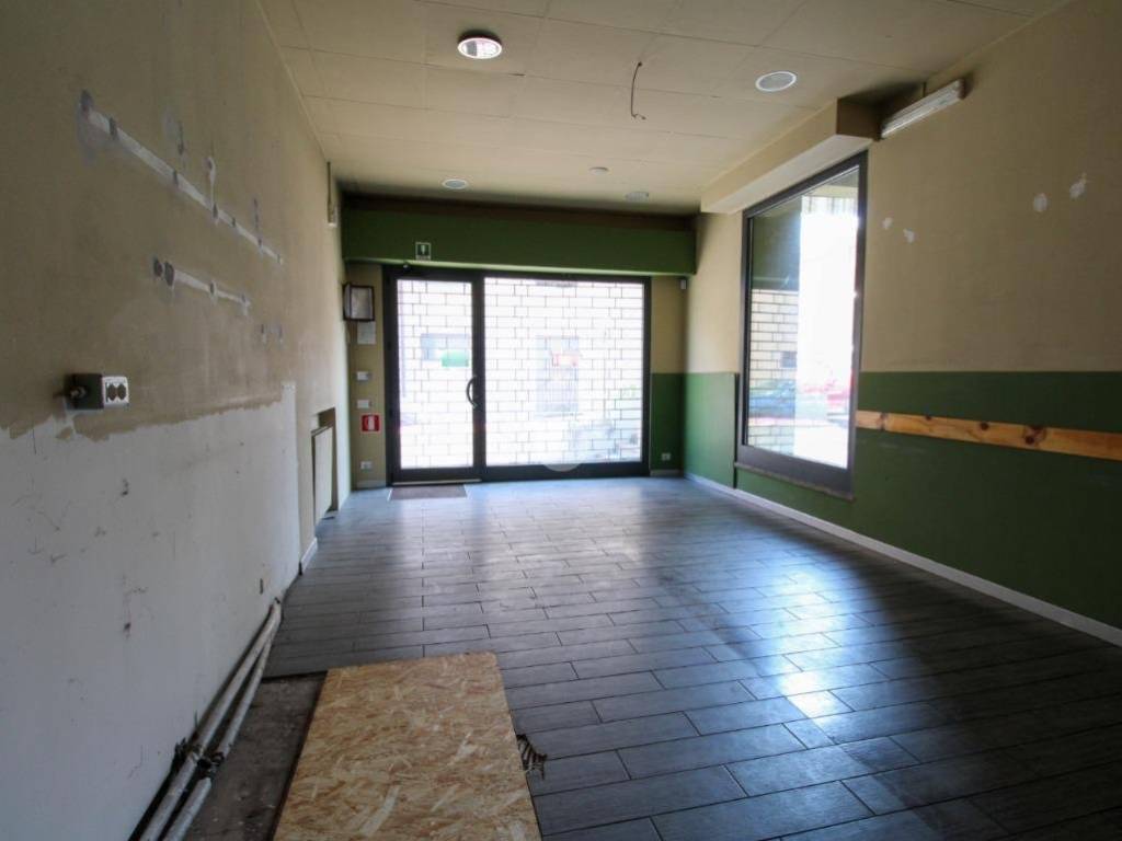 negozio in affitto ad Olginate