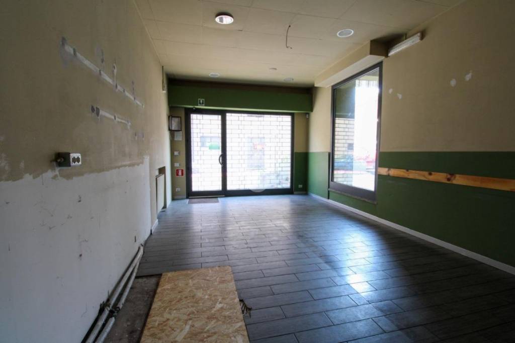 negozio in affitto ad Olginate