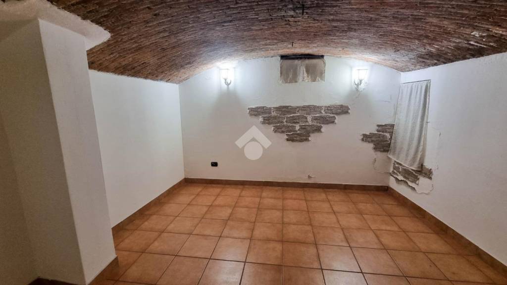 negozio in affitto ad Olginate in zona Capiate