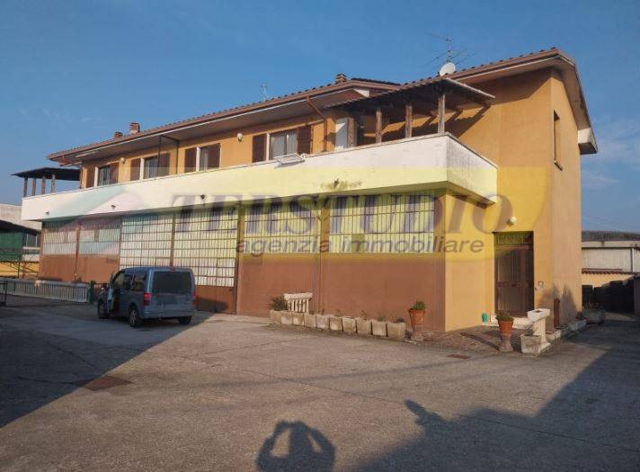 capannone in affitto ad Olginate