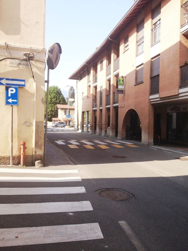 negozio in affitto ad Olginate in zona Capiate