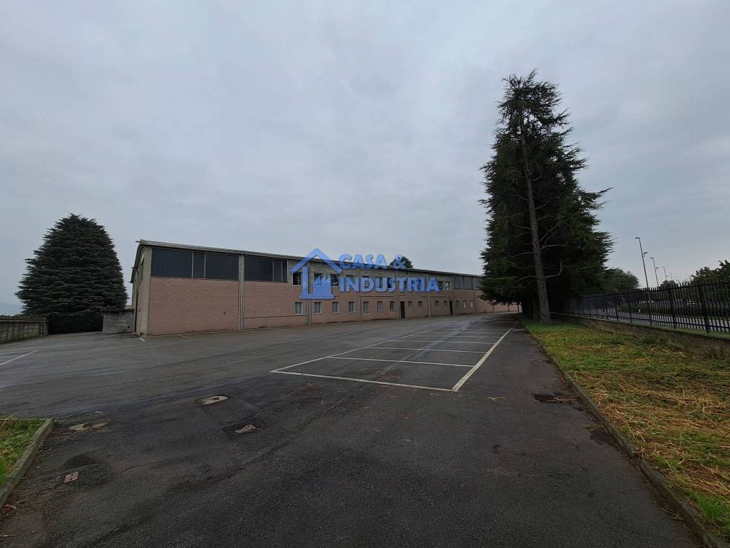 locale commerciale in affitto ad Osnago
