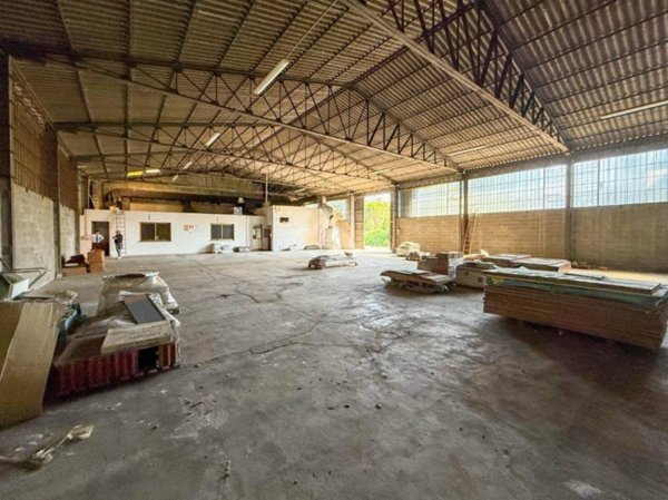 locale commerciale in affitto ad Osnago