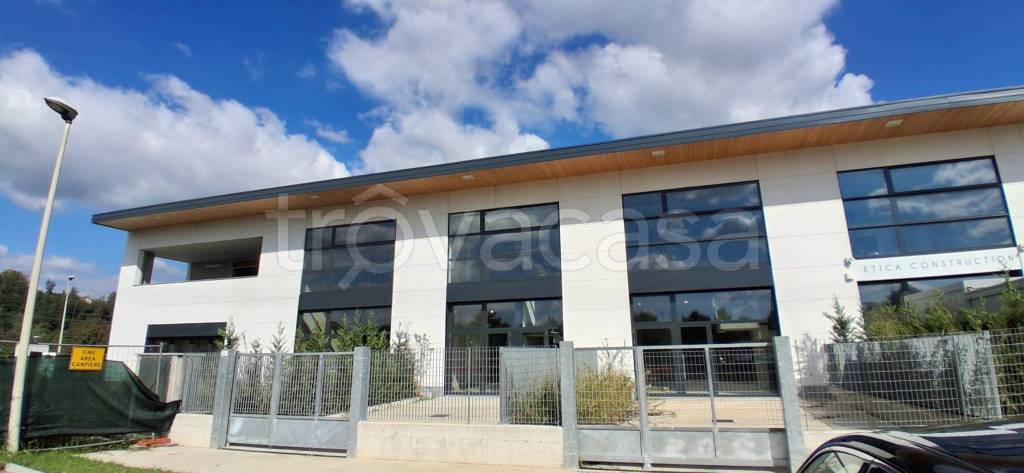 locale commerciale in affitto ad Osnago