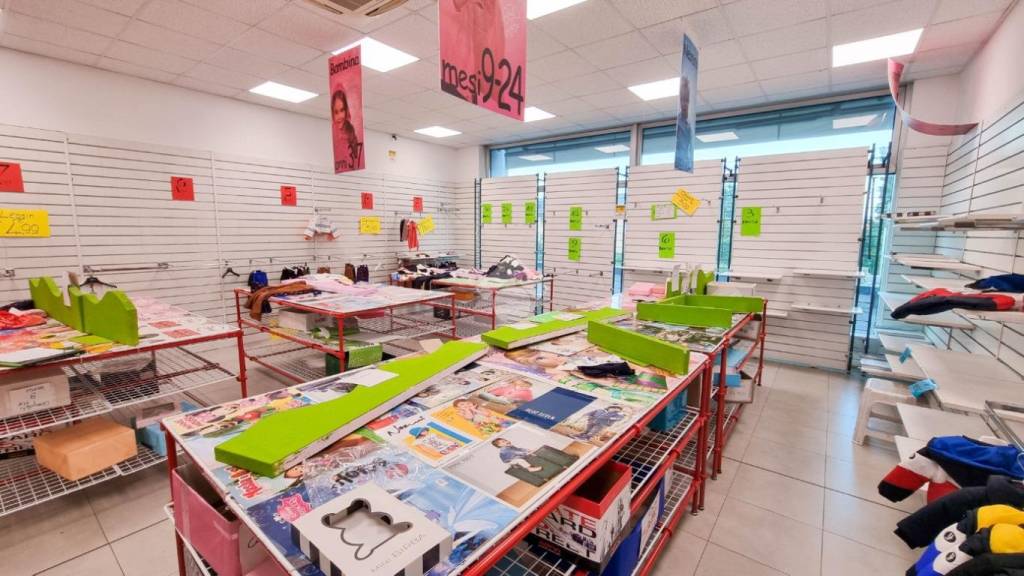 negozio in affitto ad Osnago