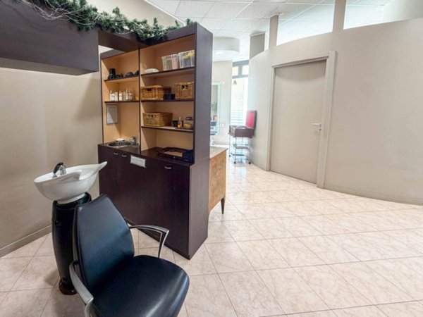 negozio in affitto ad Osnago