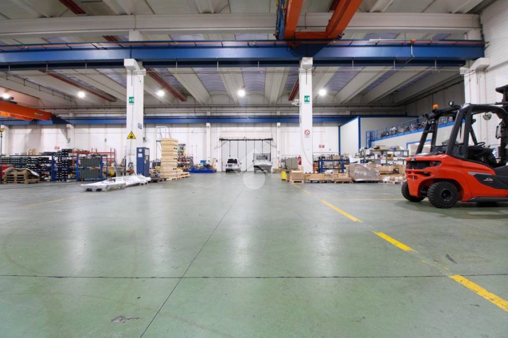 locale commerciale in affitto a Paderno d'Adda