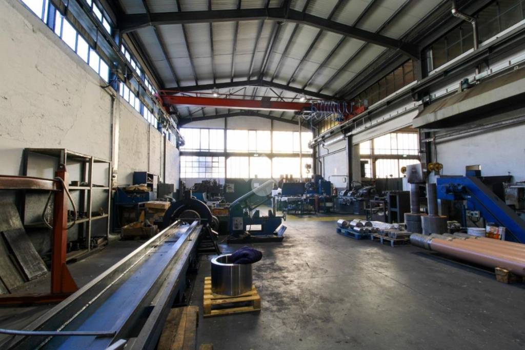 locale commerciale in affitto a Pescate