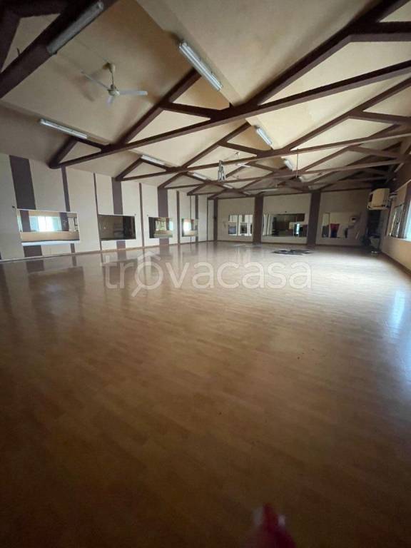 negozio in affitto a Pescate