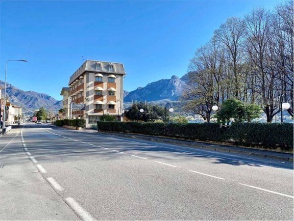 negozio in affitto a Pescate