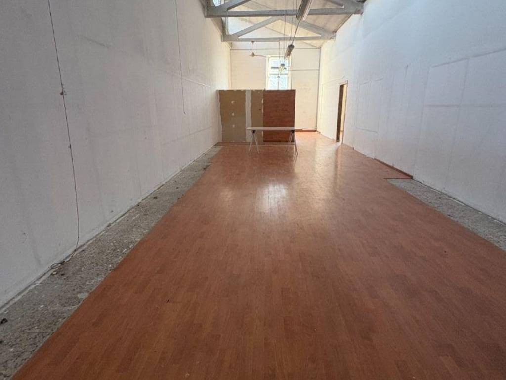 locale commerciale in affitto a Pescate