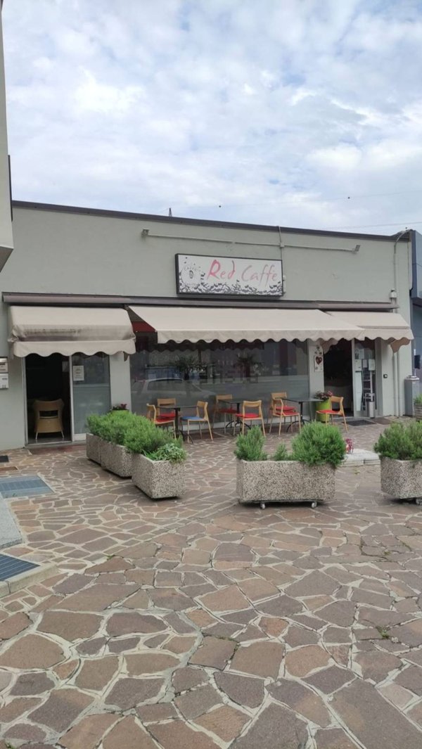 negozio in affitto a Pescate