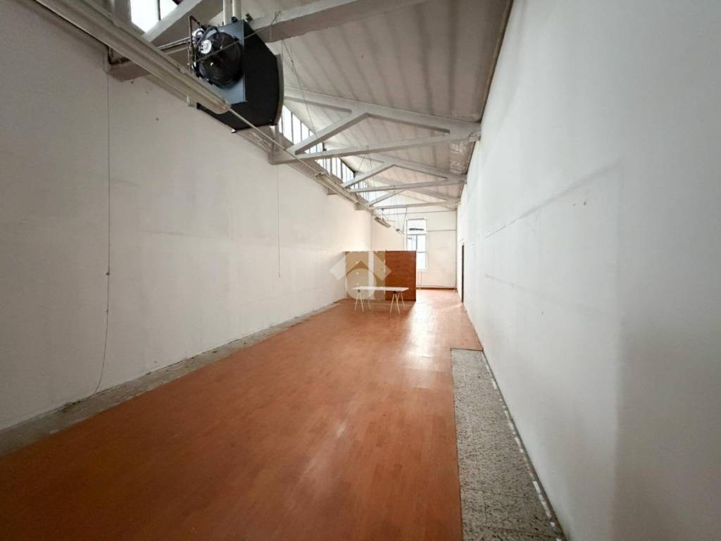 locale commerciale in affitto a Pescate