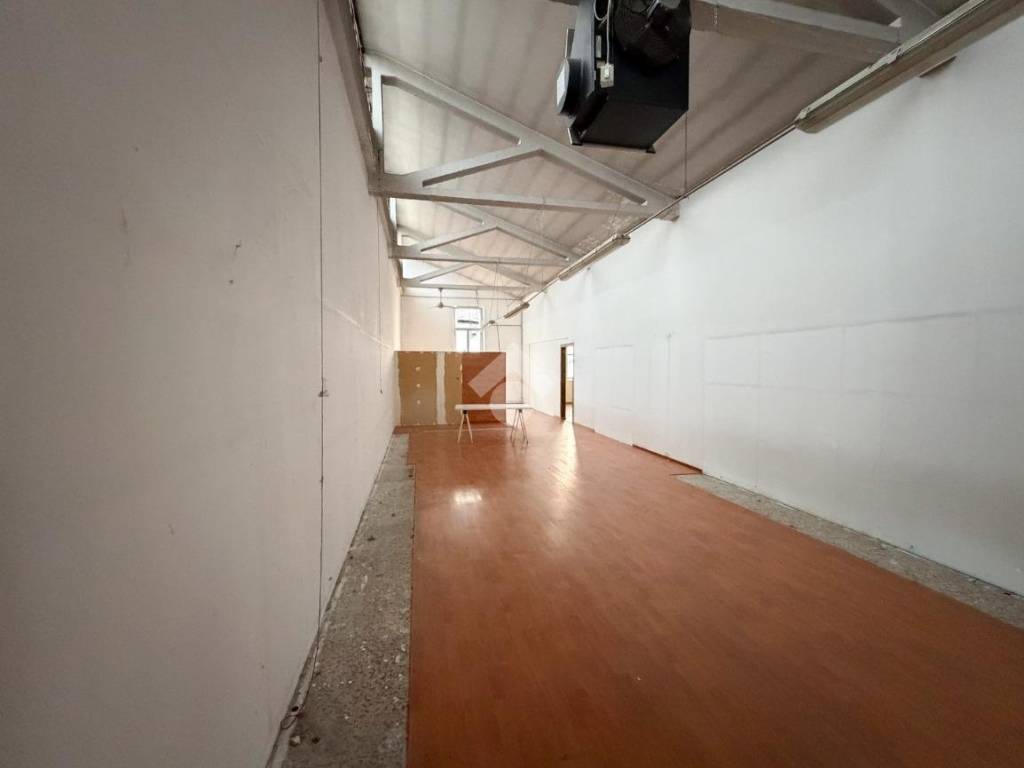 locale commerciale in affitto a Pescate