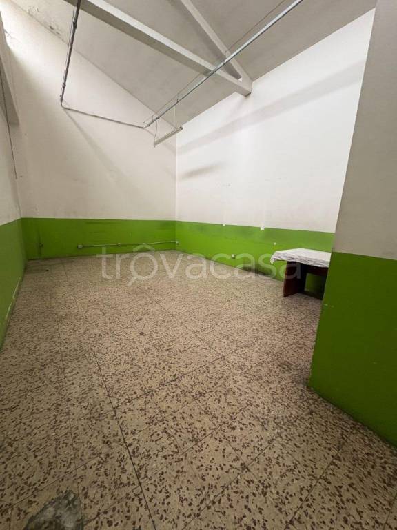 locale commerciale in affitto a Pescate