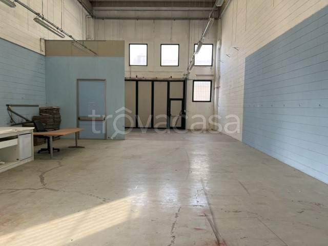 locale commerciale in affitto a Robbiate