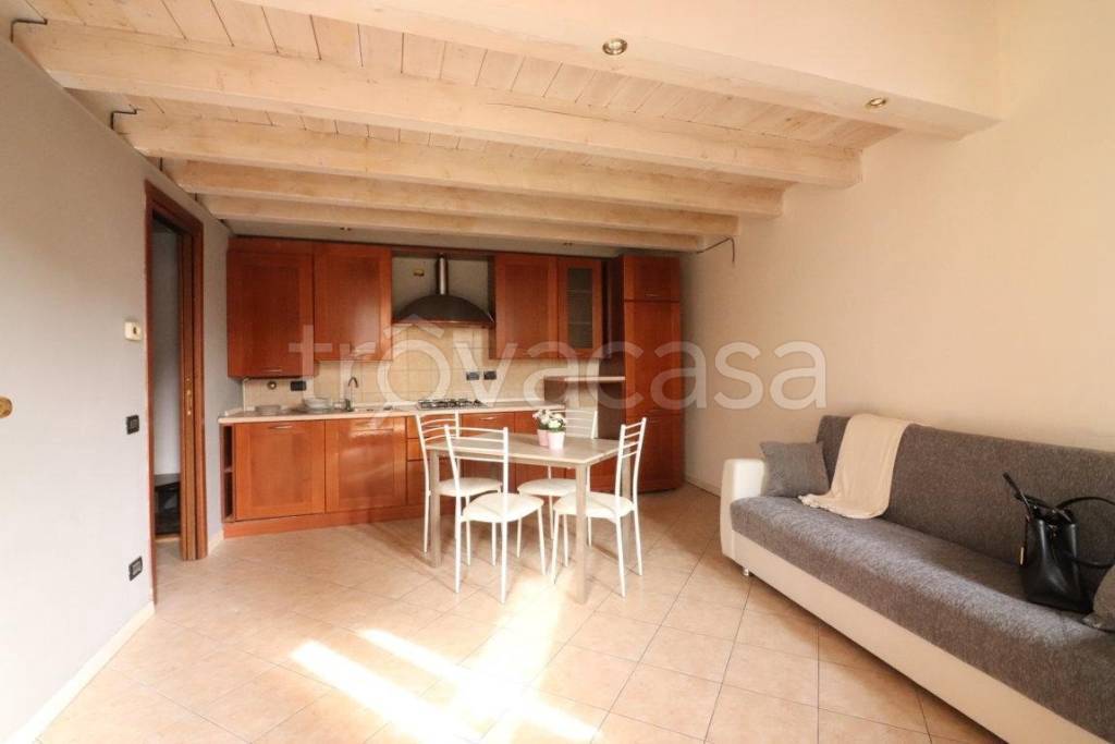 appartamento in affitto a Robbiate