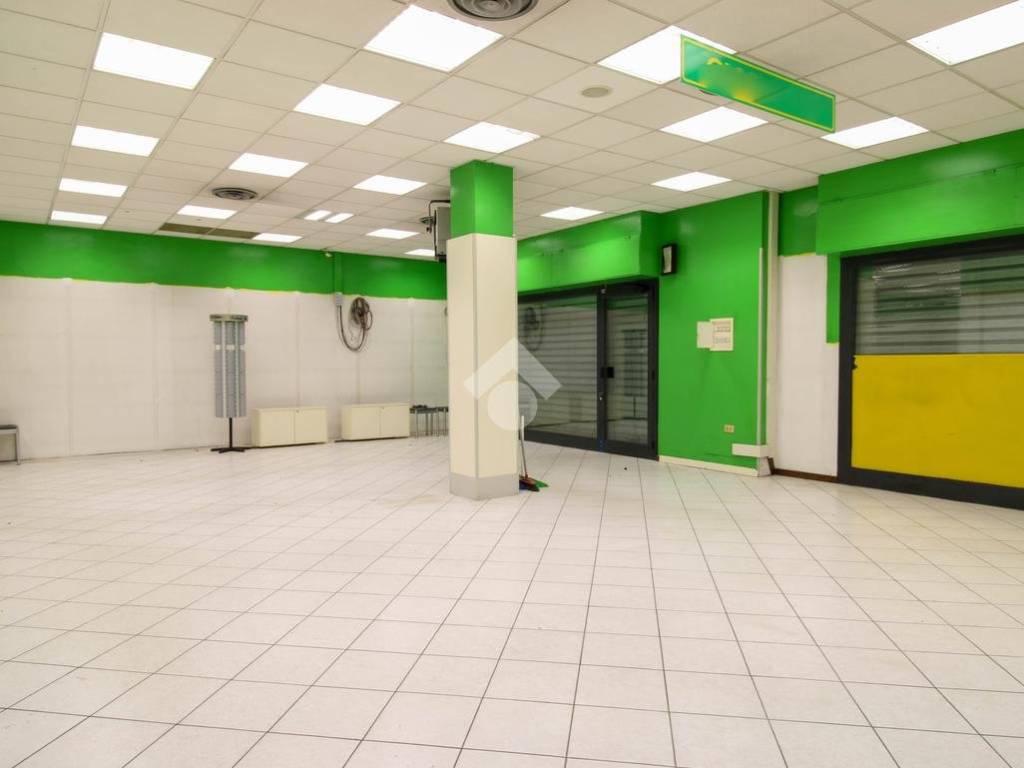 negozio in affitto a Rogeno