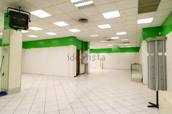 negozio in affitto a Rogeno in zona Casletto