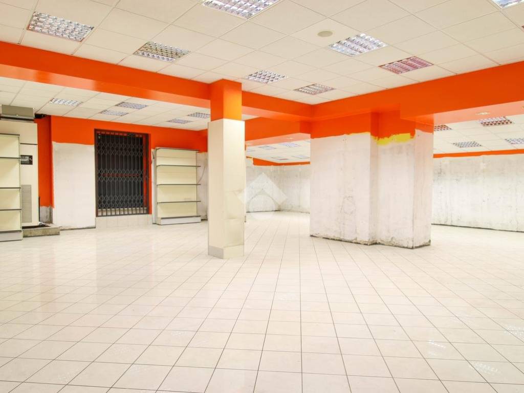 negozio in affitto a Rogeno