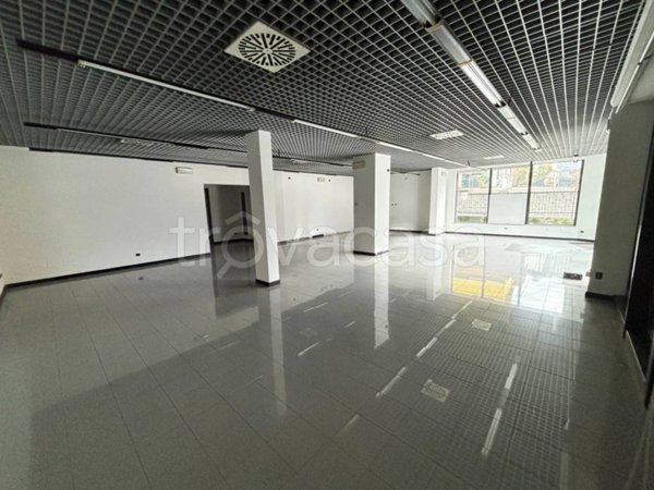 negozio in affitto a Valmadrera