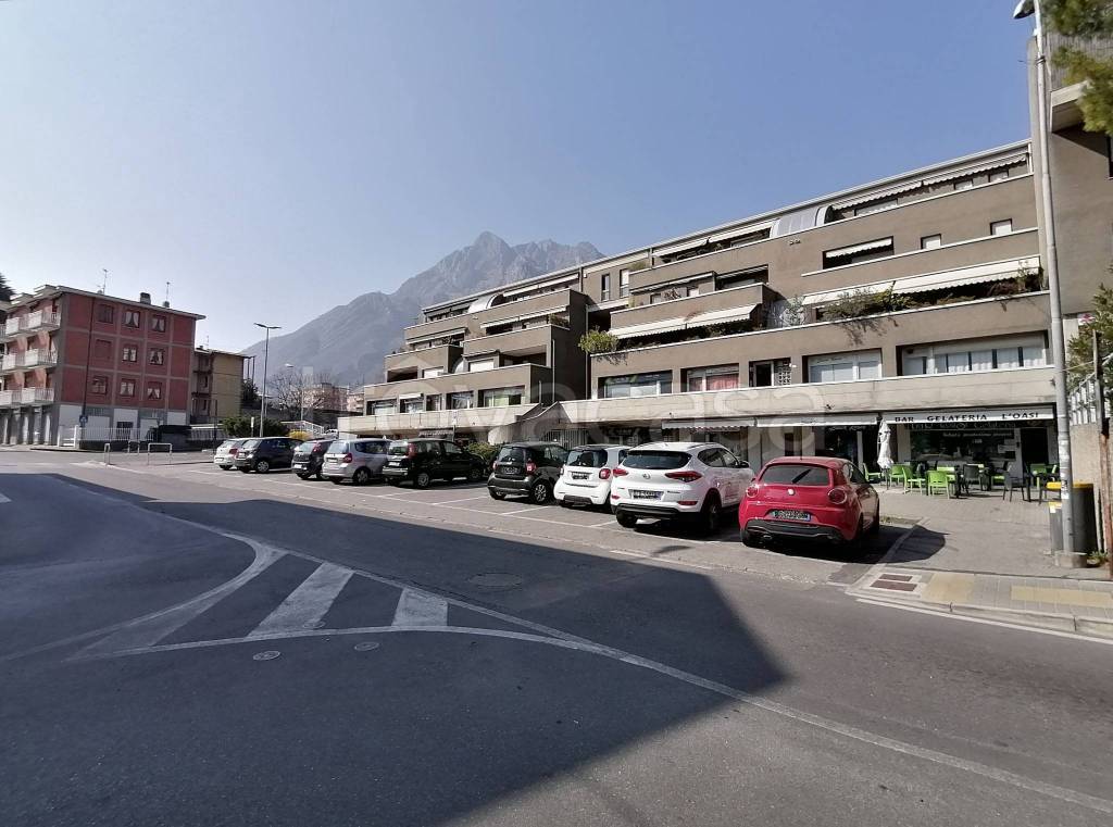 appartamento in affitto a Valmadrera in zona Centro Storico