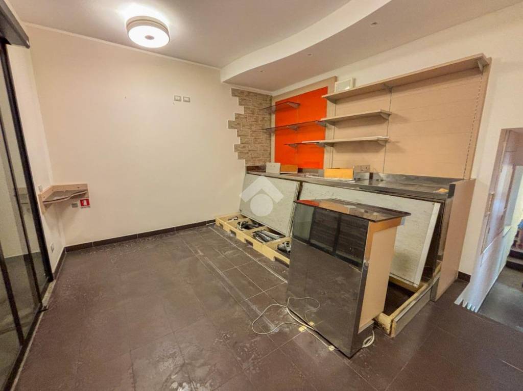 negozio in affitto a Valmadrera in zona Centro Storico