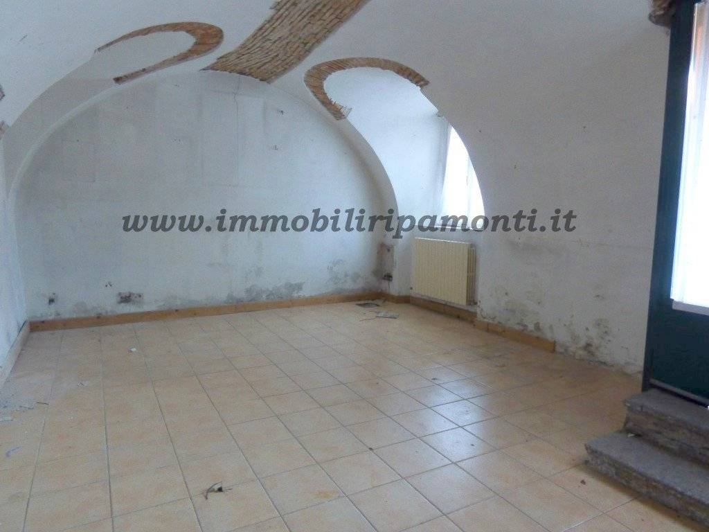 locale commerciale in affitto a Valmadrera