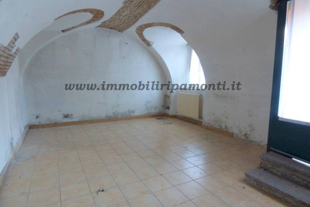 locale commerciale in affitto a Valmadrera