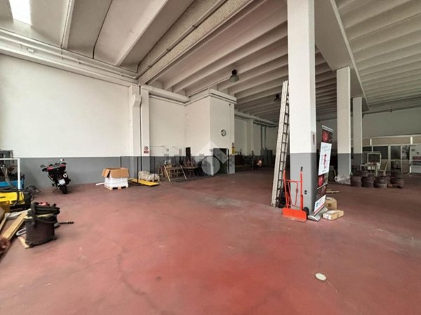 locale commerciale in affitto a Valmadrera